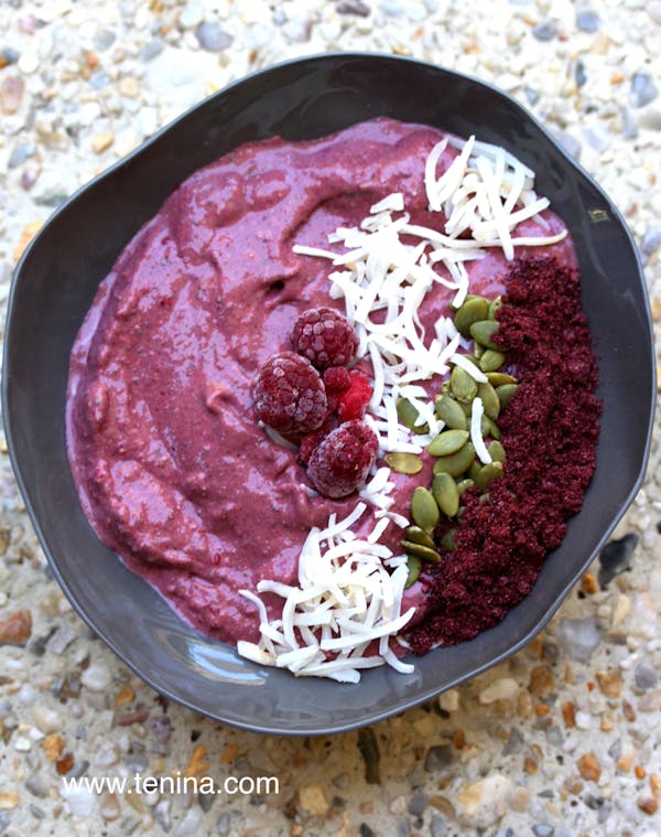 Berry-Red-Coconut-Smoothie-Bowl