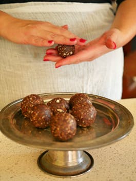 Chocolate Almond Bliss Balls P TENINA