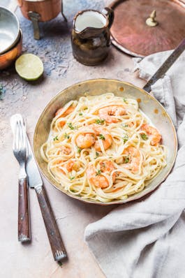 Creamy Garlic Prawns with fettuccine