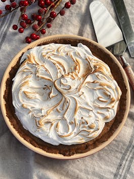 Gingerbread Marshmallow Pie