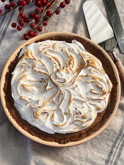 Gingerbread Marshmallow Pie