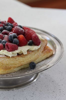 Lemon Cheesecake Puff With Berries