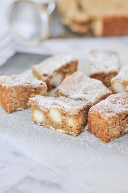 Macadamia Blondies