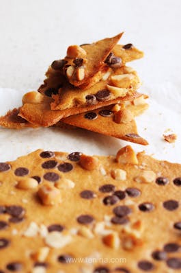 Macadamia-and-Choccie-Wafers-stack