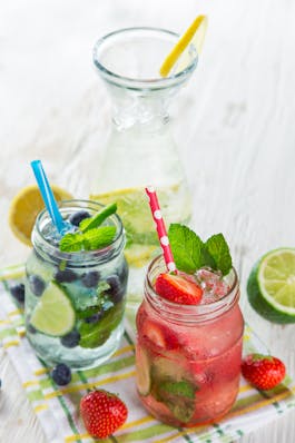 Naturally Fizzy Minted lemonade