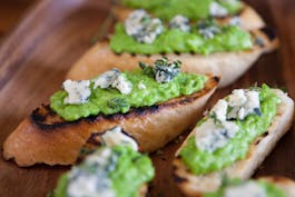 Pea Puree Crostini1 Ls