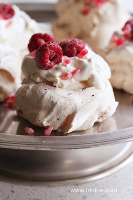 Pretty-in-Pink-Pavlovas