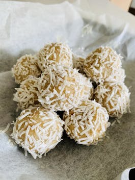 Protein and Coconut Balls P