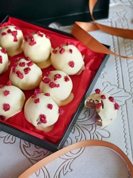 Red Velvet Cake Balls P TENINA