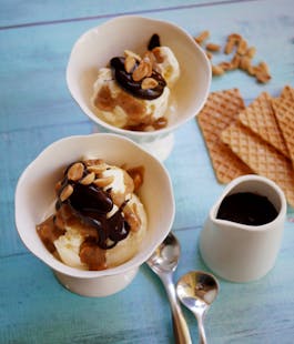 Snickers Ice Cream Sundaes