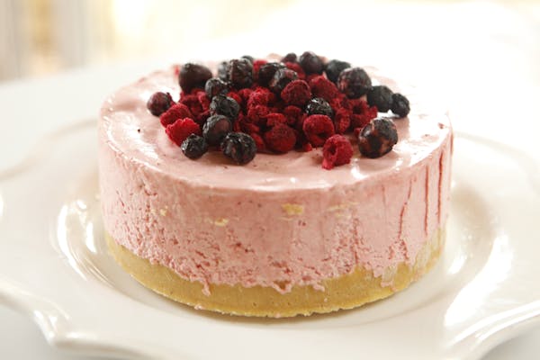 Strawberry Meringue Cake LS