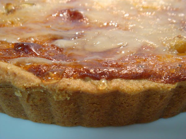 Toffee-Crusted-Fig-and-Almond-Tart