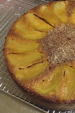 Upside-down-apple-cake