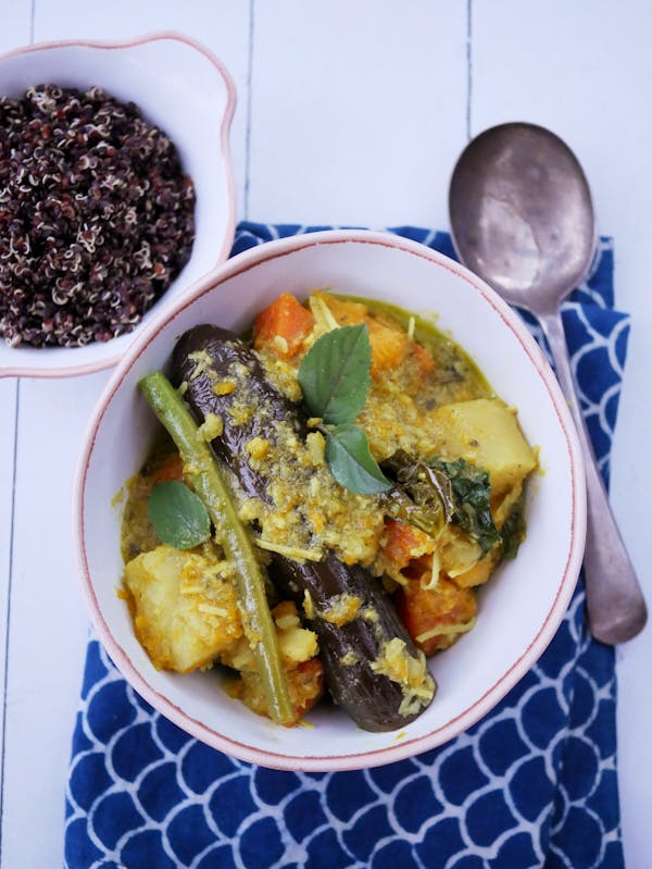 Vegetable Thai Green Curry with Quinoa P Fotor